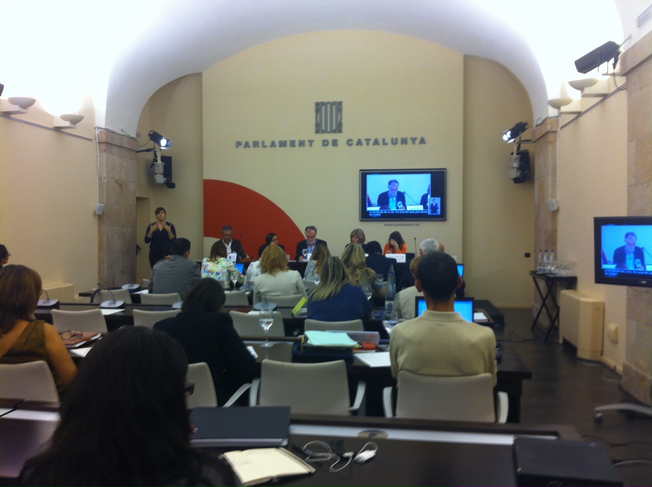 Cinta Pascual (ACRA) y Andrés Rueda (ASCAD) comparecen ante el Parlament