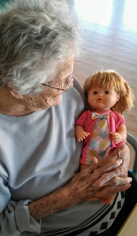 Muñeca en residencias de ancianos