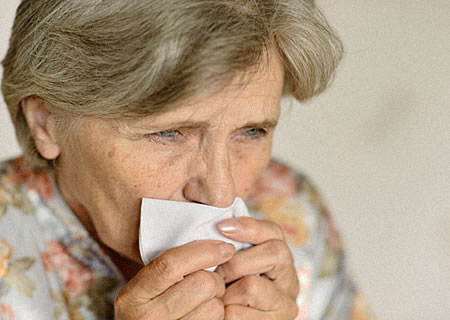 Anciana enferma en invierno