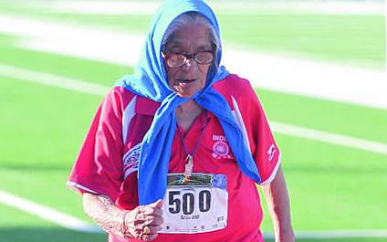Anciana corriendo running