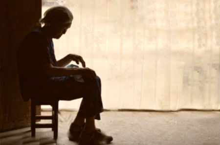 Anciana en residencias de tercera edad