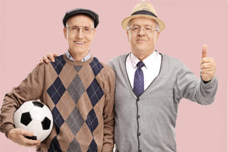 ancianos y fútbol en residencias de tercera edad