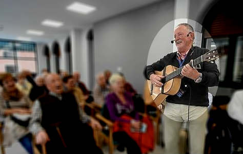 Guitarrista en residencia geriátrica