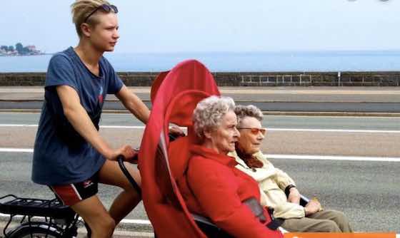 En bicicleta sin edad para ancianos