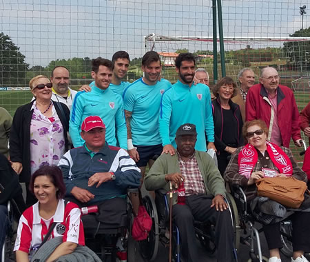 Jugadores del Atletic en taller de reminiscencia