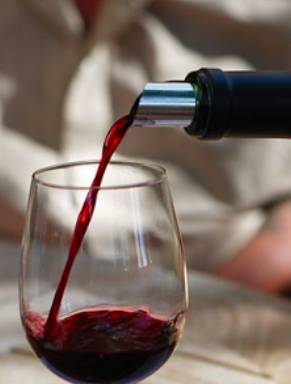 El vino tinto mejora la memoria en personas ancianas