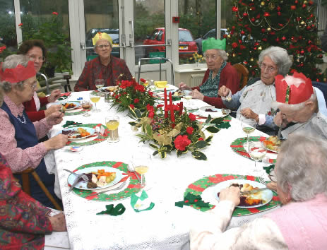 Cena de Navidad en una residencia de ancianos