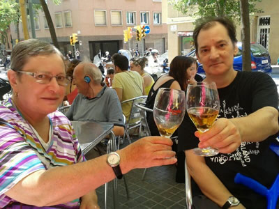 Quedada para el aperitivo en residencia de mayores Parc Güell en Barcelona